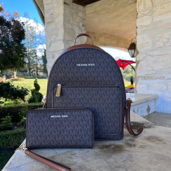 Michael Kors Adina Md signature backpack/wallet options brown signature - Picture 1 of 13